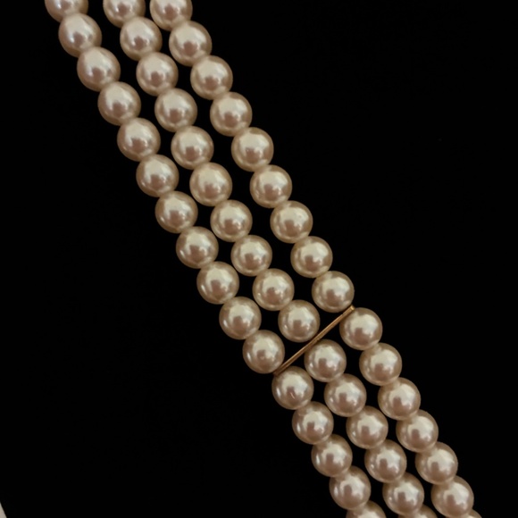 Faux Pearl Choker - Picture 2 of 3